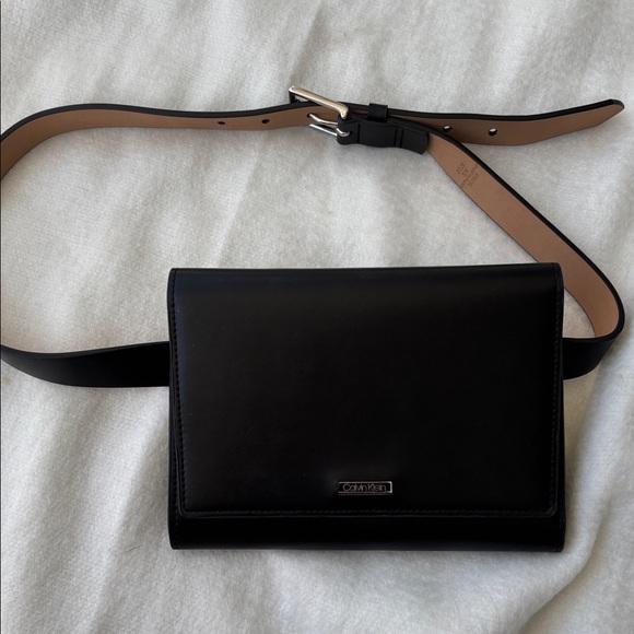 Calvin Klein Black Belt Bag Silver Buckle Sz S/M Fanny Snap Closure Logo - Picture 1 of 6